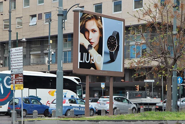 campagne-pubblicitarie-prodotti-schermi lux-4x3-liujo-napoli-600x403